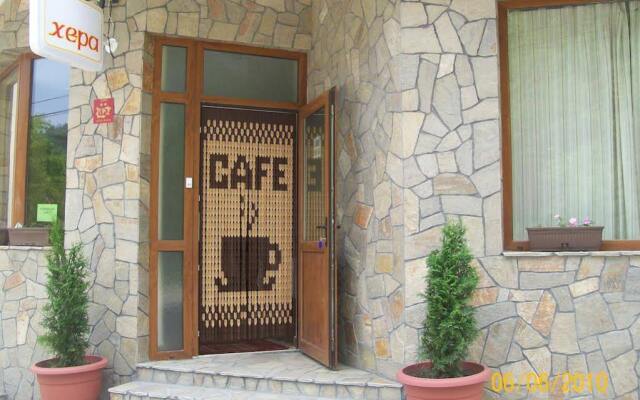 Отель Hera Guest House вид на фасад