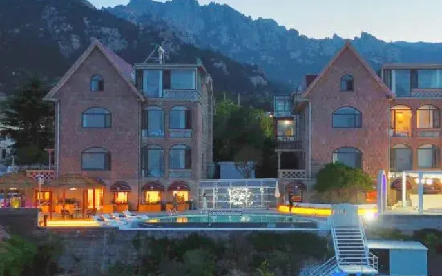 Sanmengji Seaview Pool Vacation Homestay (Laoshan Scenic Area Branch)
