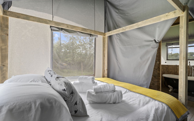Safari Tent by Hertford Lake With Hot Tub