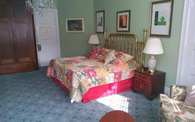 463 Beacon Street Guest House