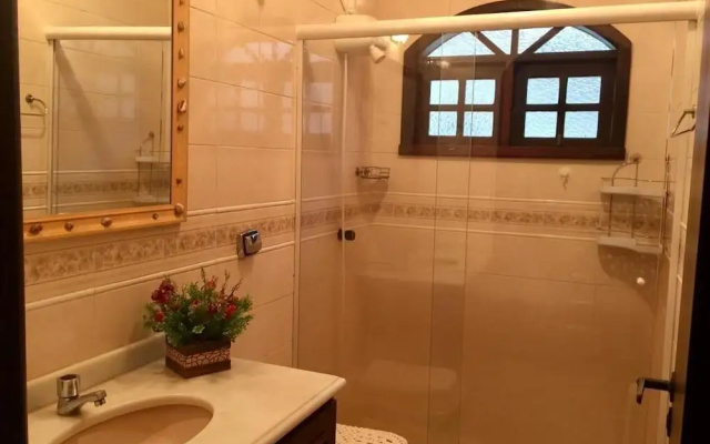 Casa com Piscina em Penha - Beto Carrero