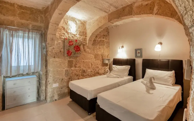Ta Patee Pool Farmhouse in Gozo
