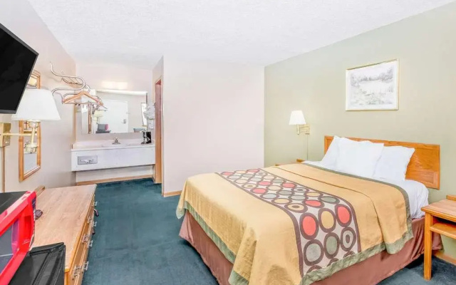 Super 8 by Wyndham Butler