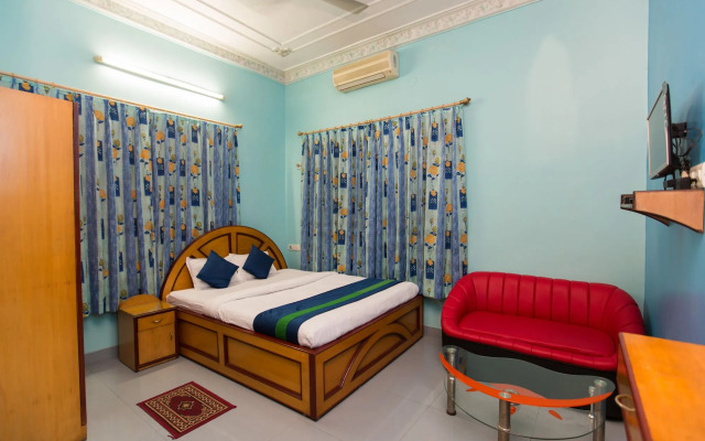 Landmark AB Block Hotel By OYO Rooms