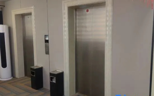Yalan Hotel (Shandong University of Technology Hongcheng International Plaza)