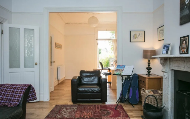 Spacious 3 Bedroom House In Dulwich