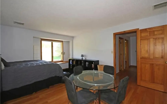 Roxbury Suites