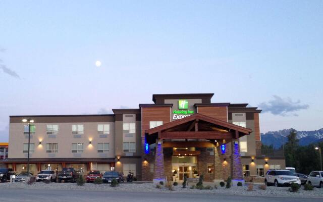 Holiday Inn Express Golden Kicking Horse In Golden Canada From 87 Photos Reviews Zenhotels Com