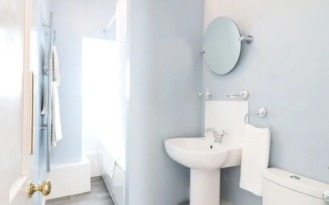 Flat 1, Camelford
