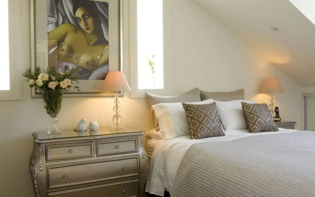 Andre's Mews Luxury Serviced Apartments