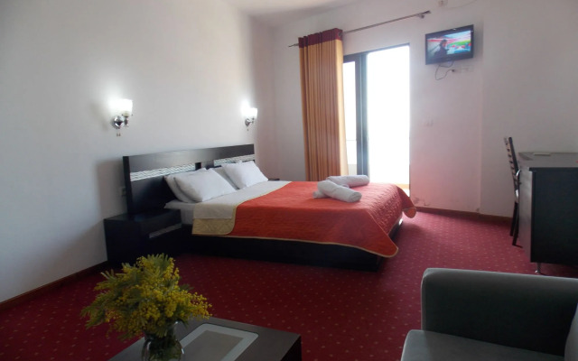 Hotel Strora