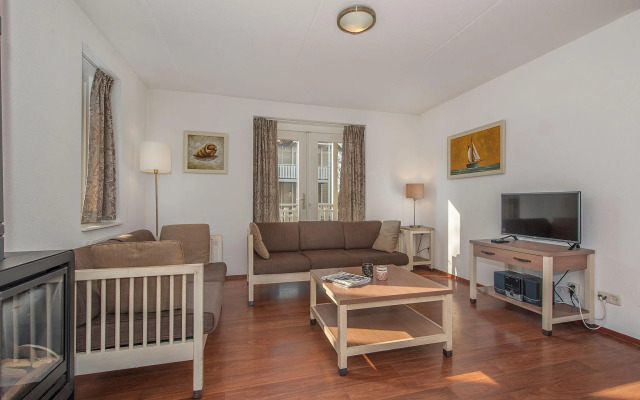 Villa with whirlpool and fireplace near the Grevelingen Lake