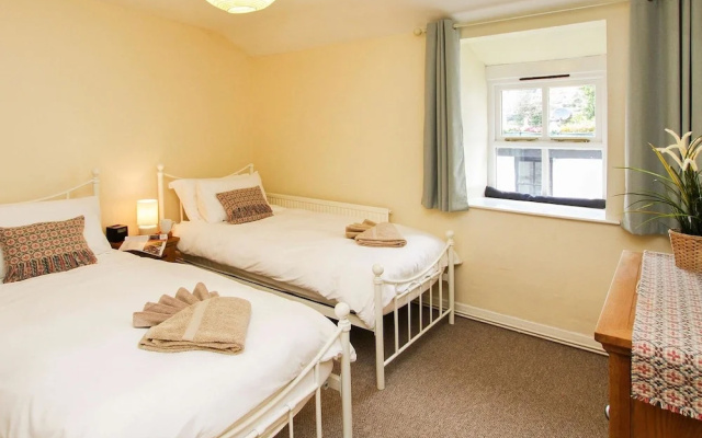 2 Gwydir Cottages