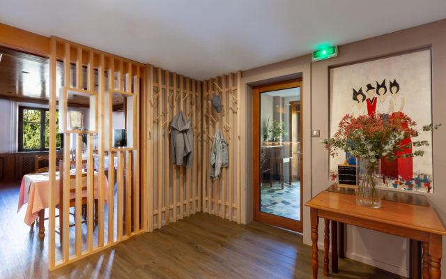 Logis Hôtel Au Lion Rouge