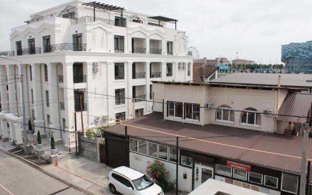 Апартаменты Apartment on Kamyshovaya 41, apt 19 вид на фасад