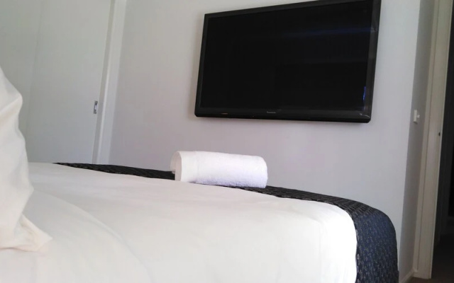 Lakeside Retreat & Business