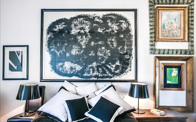 Authentic and artistic Halldis apartment with gorgeous panoramic views