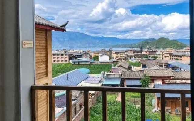 Vienna 3 Good Hotel (Lijiang Lugu Lake Daluo Branch)