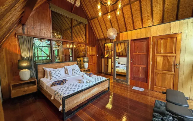 Gili Treehouses