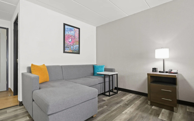 La Quinta Inn & Suites by Wyndham Sturbridge