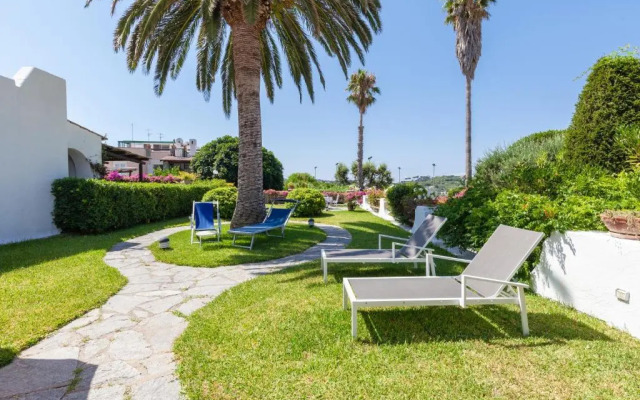 Villetta con Piscina condivisa e Giardino esclusivo di 1000 mq