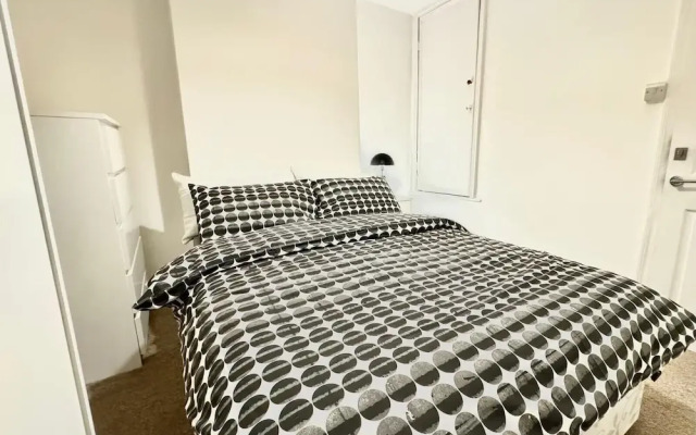 South Croydon - Sleeps 4 - Garden - 85walkingscore