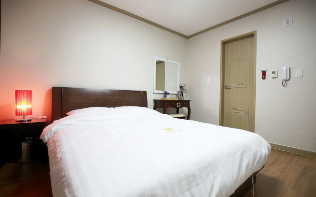 Crystal Residence Hotel