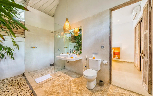 *PROMO* 4 bd Spacious villa in strategic location!