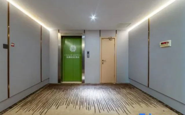 Yijia Platinum Hotel (Wenyou South Road Red Sun Logistics Building)