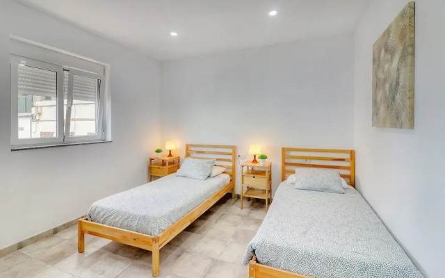 Spacious Terrace House w Ocean View 100m to the Beach