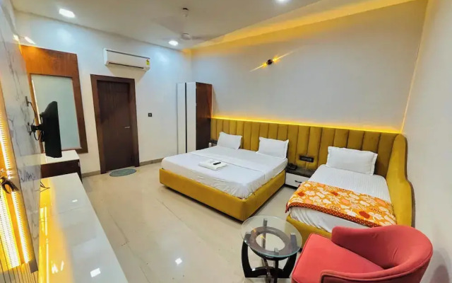 Hotel sadhana palace