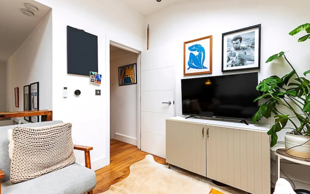 Modern Airy 2-bed Gem in Trendy Stoke Newington