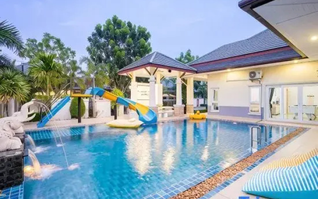 Banana tree Pool Villa