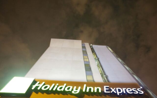Отель Holiday Inn Express Rome - East вид на фасад