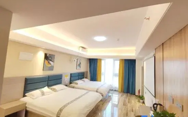 Lanuo Light Luxury Hotel (Erqi Wanda Chuangfu Xincheng Branch)