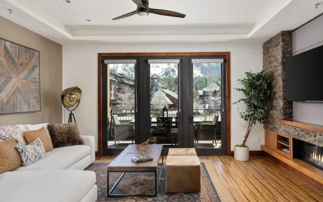 Luxury 4bdr Residence Steps From Heavenly Village 4 Bedroom Condo