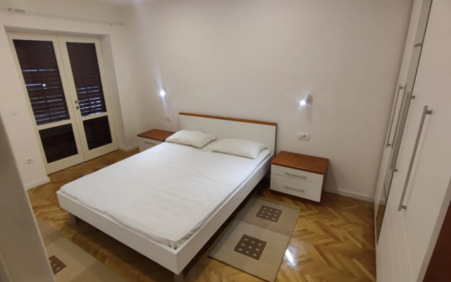 Apartments Šarić