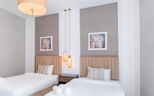 LUX The Al Seef Marina 4 bed Suite