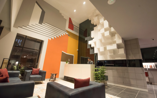 Hotel Gallery 67