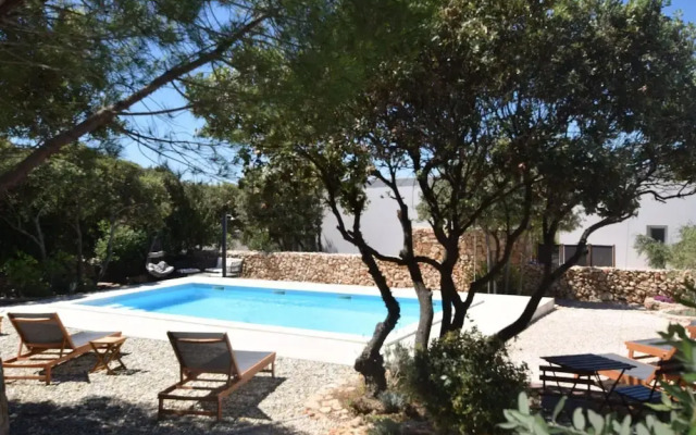 Island Escape With Pool