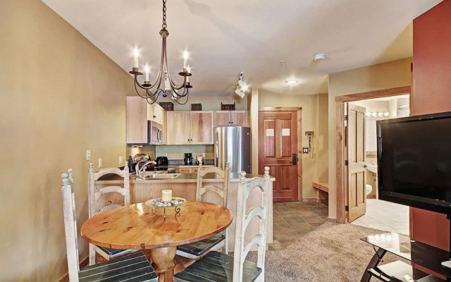 8401 Buffalo Lodge by RedAwning