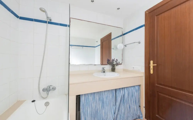 Burgit in Santa y With 2 Bedrooms and 1 Bathrooms