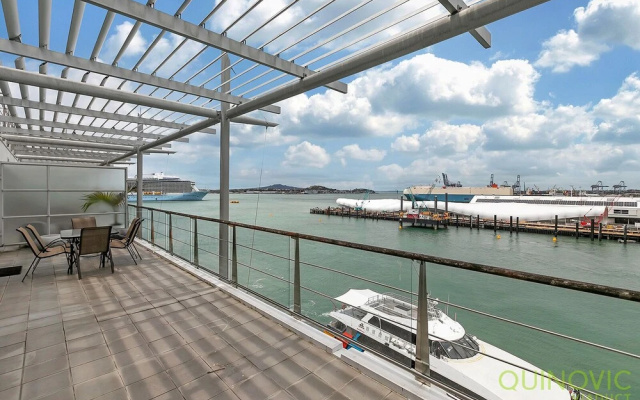 QV Absolute Waterfront with Carpark (481)