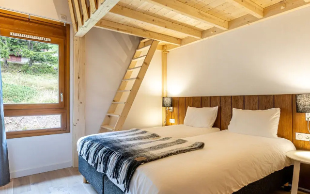 Penthouse with spacious balcony, ski lift 1.5 km away.