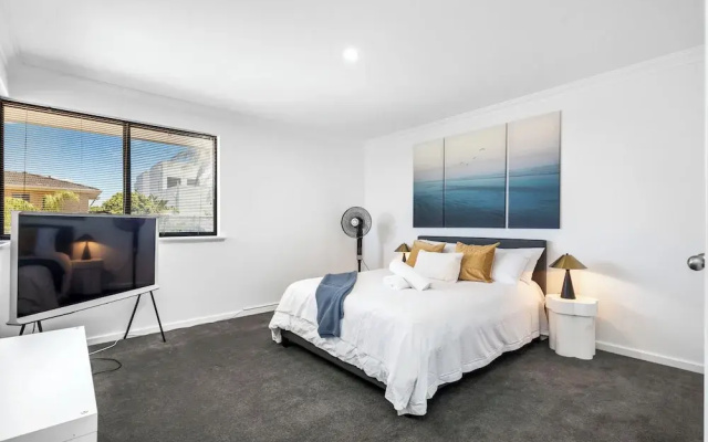 The Monaco Mansion Dianella - Sepal Stay