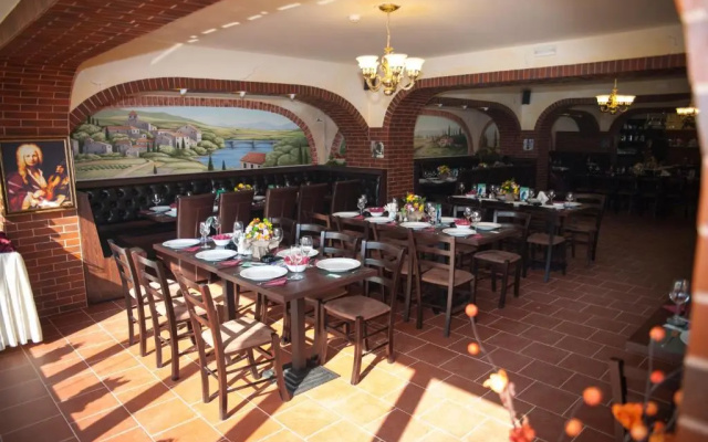 West Plaza Hotel