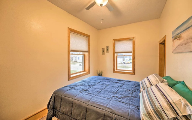 All-season Grand Haven Getaway With Deck!