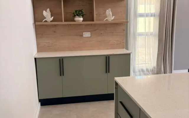 One Bedroom Modern Apartment in Fomona - 2386