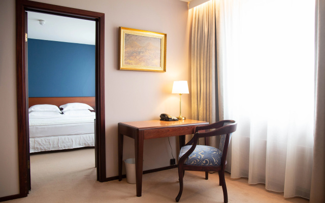 Отель Holt - The Art Hotel