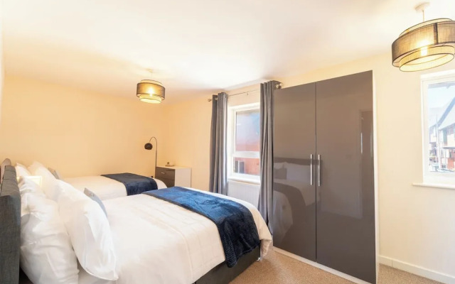 Premium Central House- Sleeps 9 - Garden - Parking